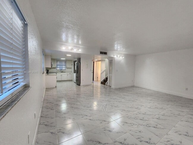 Building Photo - 5100 W 12th Ln