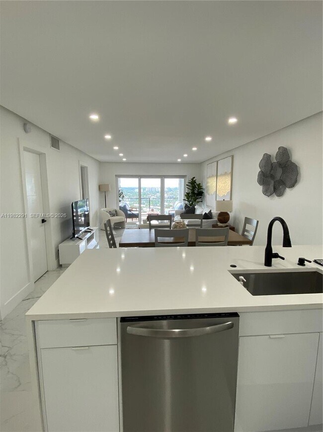 Building Photo - 1500 S Ocean Blvd