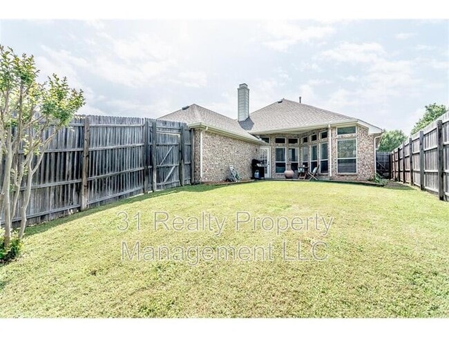 Building Photo - 5708 Bedford Ln