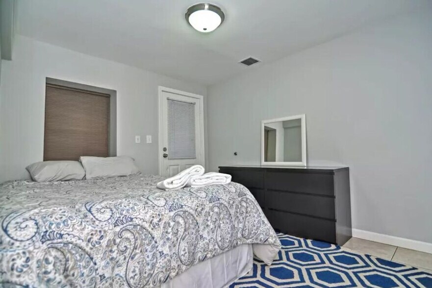 Building Photo - 155 Porter St