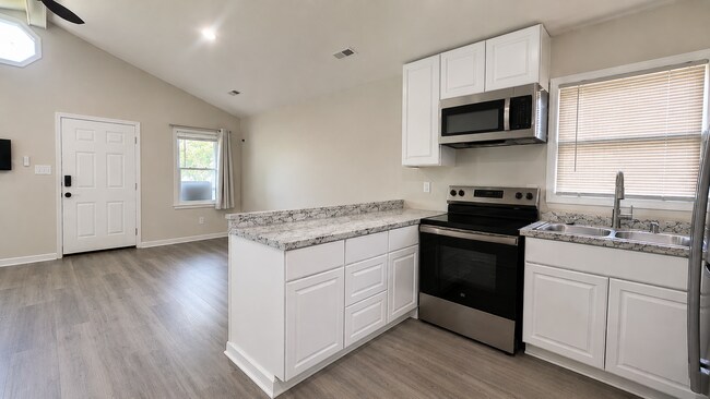 Building Photo - 31 Bland St