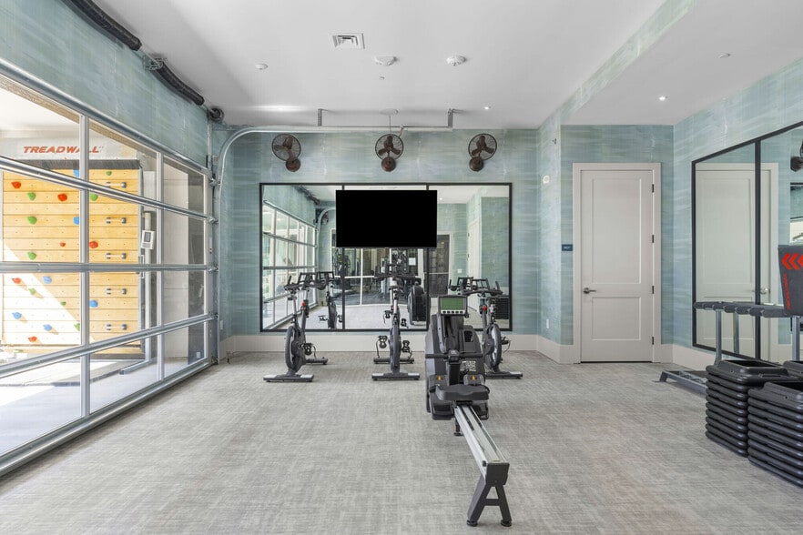 Building Photo - District at 54