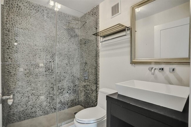 Building Photo - 2201 Brickell Ave