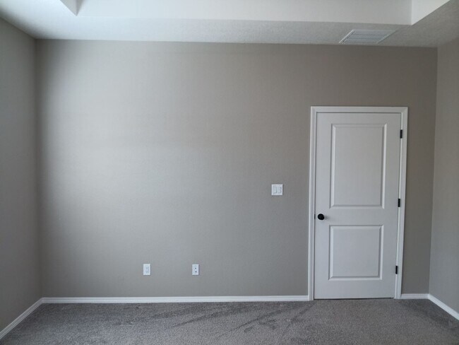 Building Photo - 3 Bedroom, 2.5 Bathroom Home! Schedule a Showing Today!