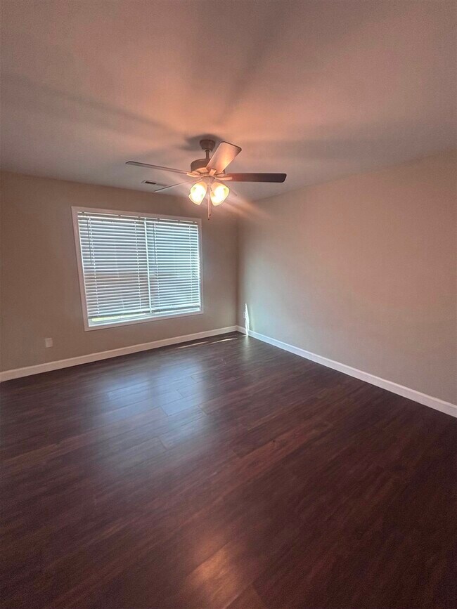 Building Photo - 515 Hilton Way