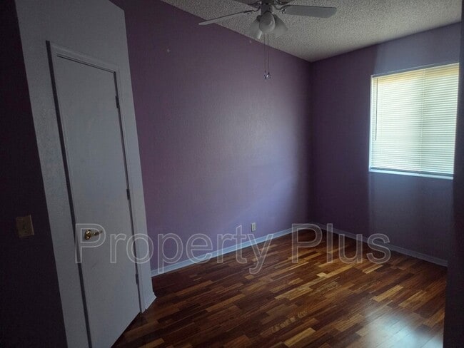 Building Photo - 3009 E Utopia Rd