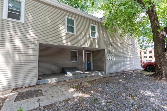 Building Photo - 323 S Raleigh St