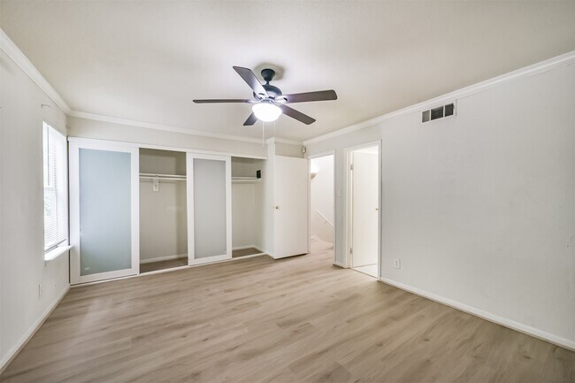 Building Photo - 5917 Fairdale Ln