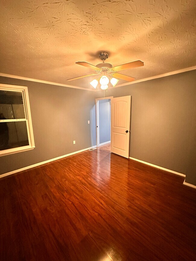 Building Photo - 1240 S 17th St