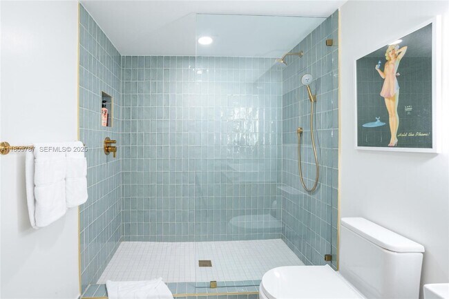 Building Photo - 159 NE 6th St