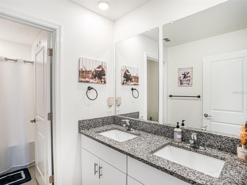 Building Photo - 2870 Silver Scallop Lp