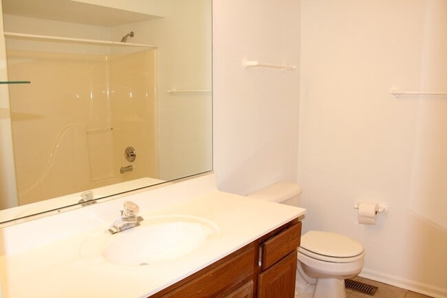 Building Photo - 5S530 Paxton Dr