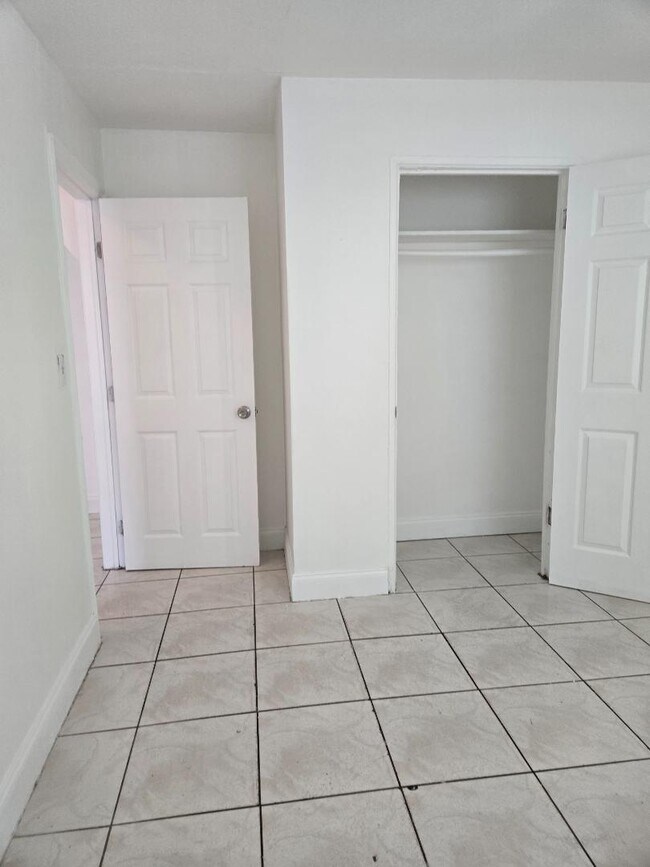 Building Photo - 2325 Madison St