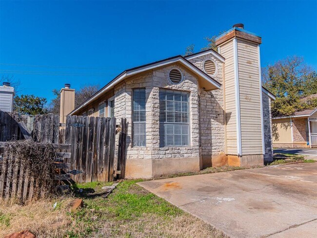 Building Photo - 9624 Sugar Hill Dr