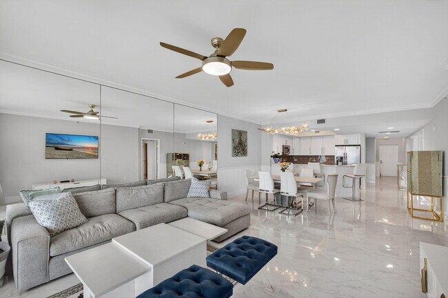 Building Photo - 2650 Lake Shore Dr