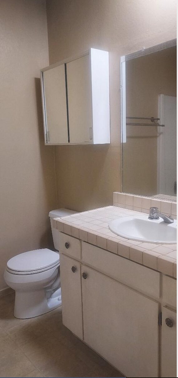 south bathroom - 1707 Pacific Coast Hwy