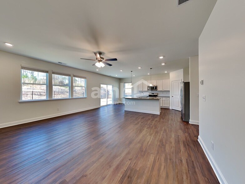 Building Photo - 1802 Windsor Park Ave