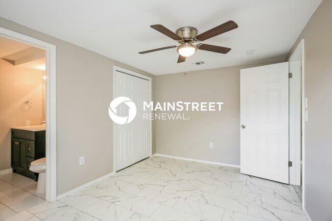 Building Photo - 7021 Moravian Dr