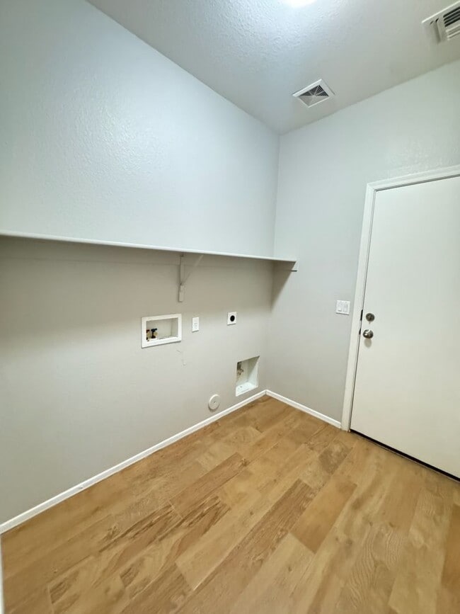 Building Photo - Chandler 4 bed 2 bath