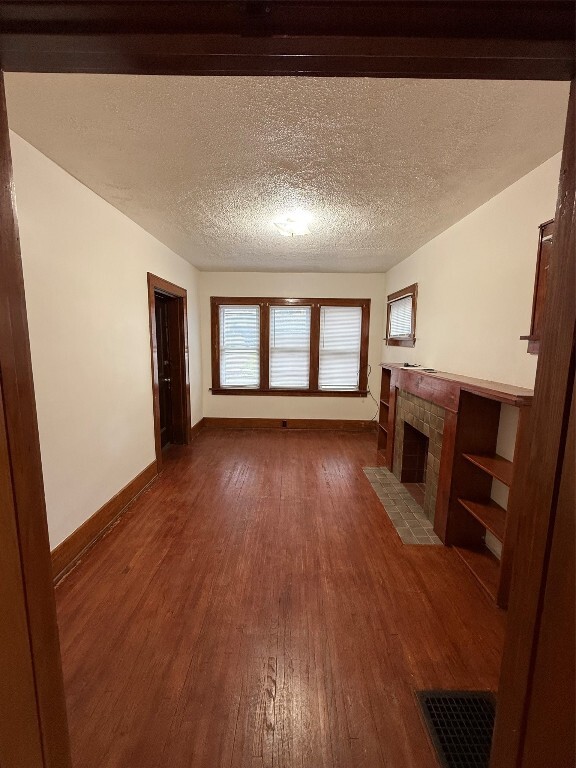 Building Photo - 620 W 5th St