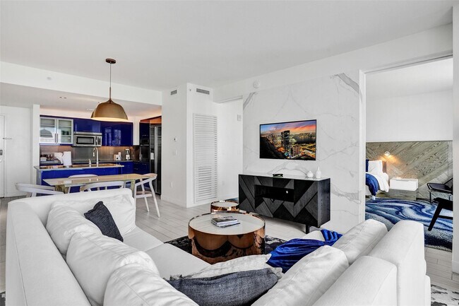 Primary Photo - 3101 Bayshore Dr