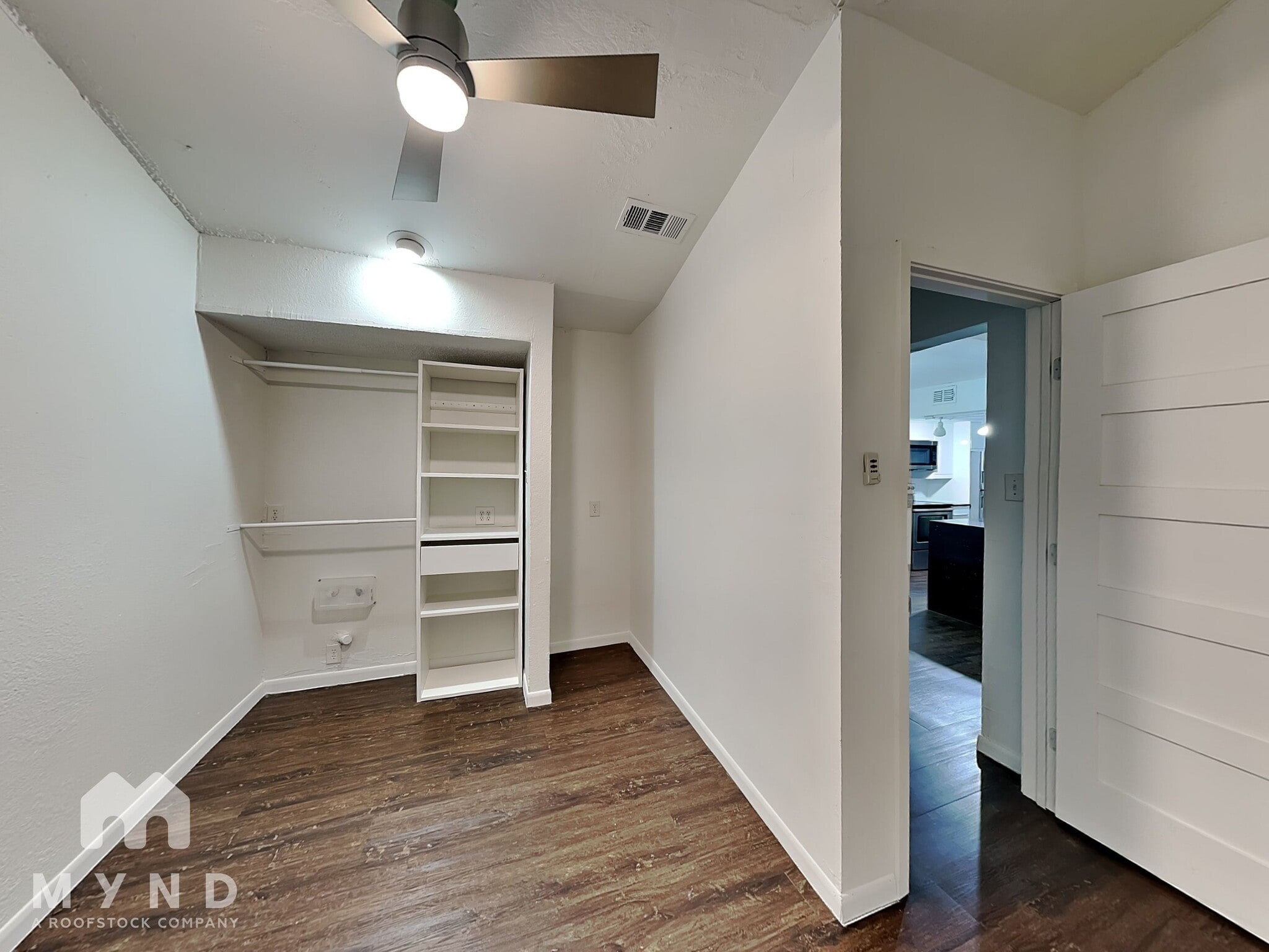 Building Photo - 7152 Fair Oaks Ave