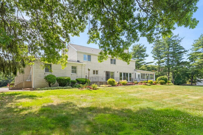 Building Photo - 66 Middle Ridge Rd