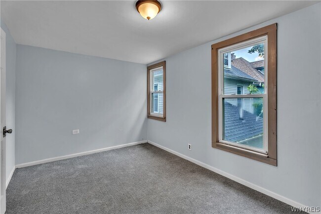 Building Photo - 212 Lockwood Ave