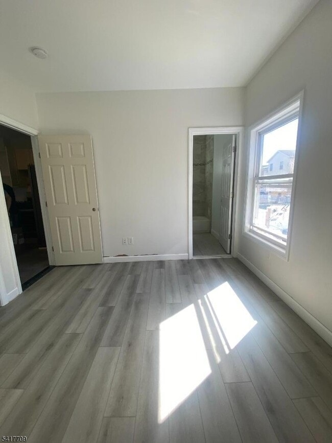 Building Photo - 334 Bond St