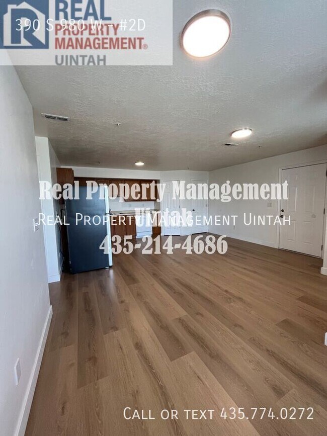 Building Photo - 390 980