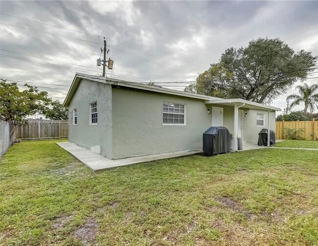 Building Photo - 232 SW 23rd St