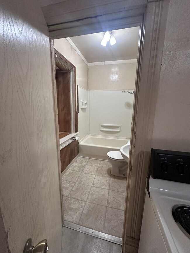 Building Photo - 315 N 2nd Ave