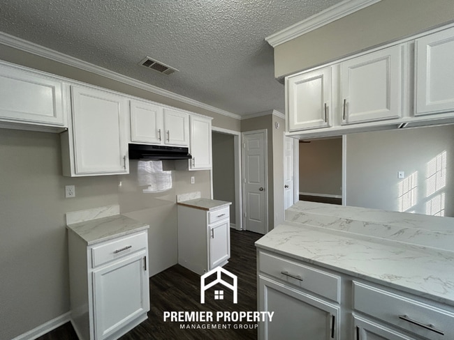 Building Photo - Newly Renovated 3-Bedroom Home for Rent in Memphis, TN - 2-Story Home with Garage & Fenced Yard