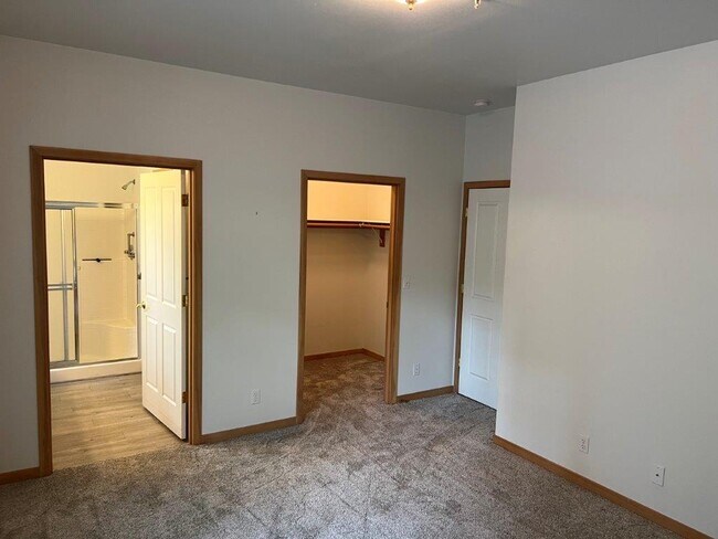 Building Photo - 2805 W 20th Ave
