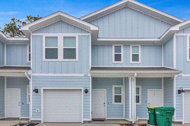 Building Photo - 1022 McLaren Cir