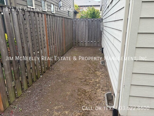 Building Photo - Available Now! 4 Bedroom Home with Firepla...