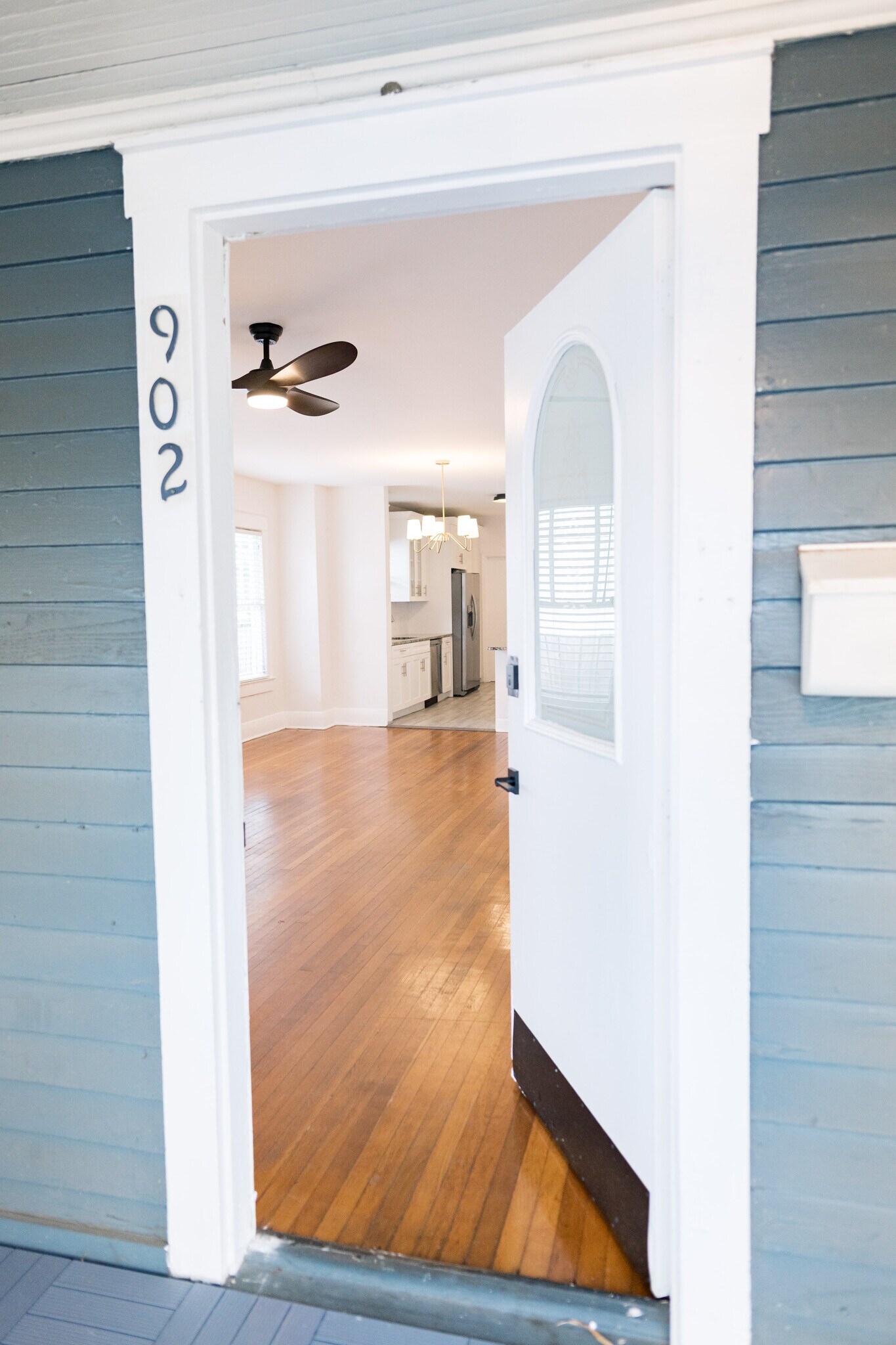 Building Photo - 902 W Columbus Dr