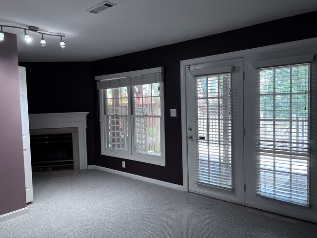 Building Photo - 2222 Journet Dr