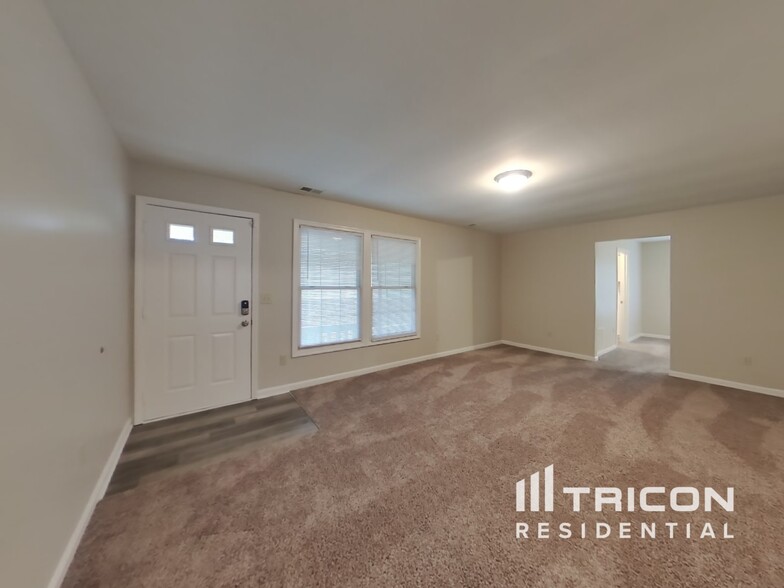 Building Photo - 2773 Fox Pointe Dr