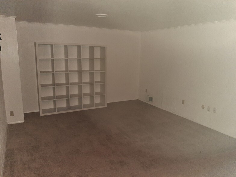 Building Photo - 618 N Terrace Dr