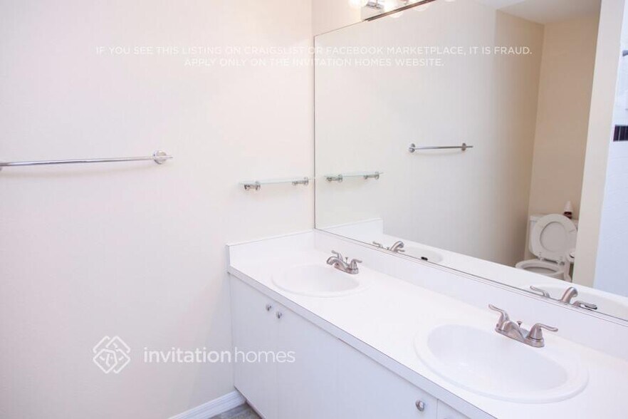 Building Photo - 7814 34th Ct E