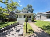 Building Photo - Spacious & Comfortable Two-Bedroom, and Bath House!