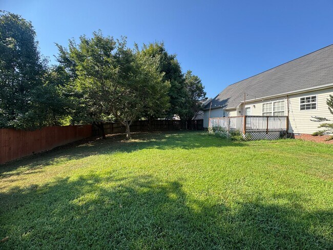 Building Photo - Single Family Home in Clarksville!
