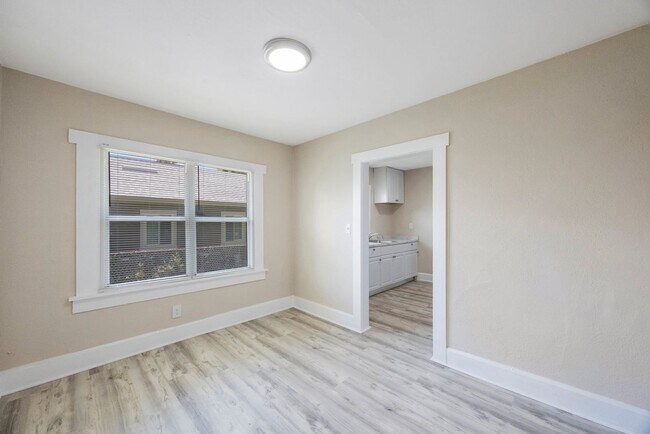 Building Photo - Cosy 2 bedroom 1 bath home with nice size yard $1850 SECTION 8 WELCOME**