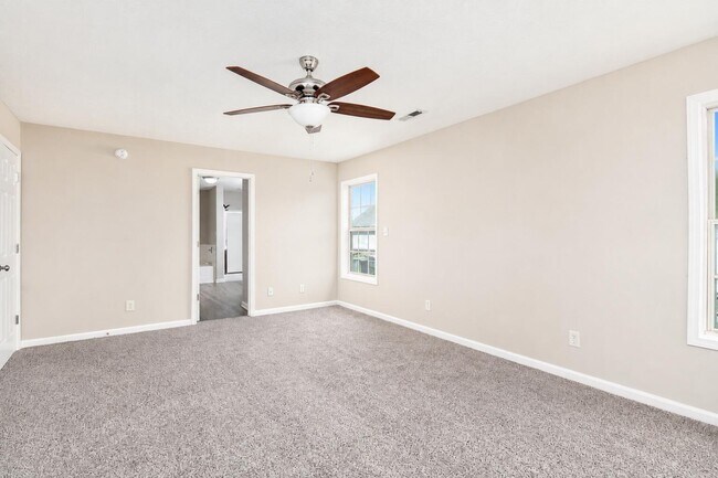 Building Photo - 565 Wellington Gardens Dr