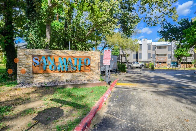 Building Photo - 7120 San Mateo Blvd