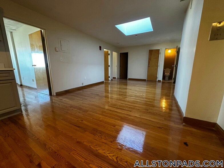 Building Photo - 1110 Commonwealth Ave