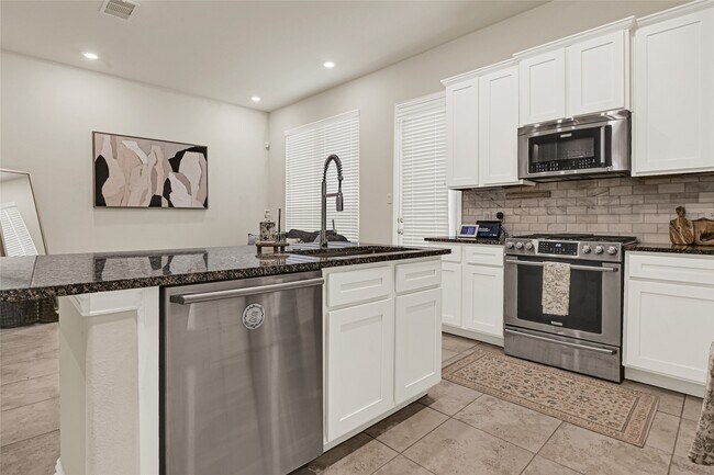 Building Photo - 5104 Chapel Heights Dr