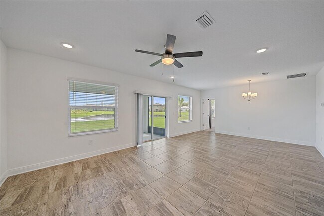 Building Photo - Beautiful Annual 4 Bedroom 2 Bath Single F...