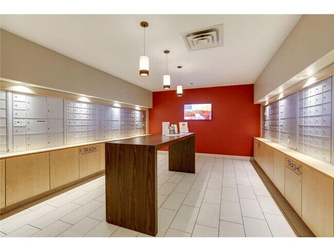 Building Photo - 215 10th Ave S